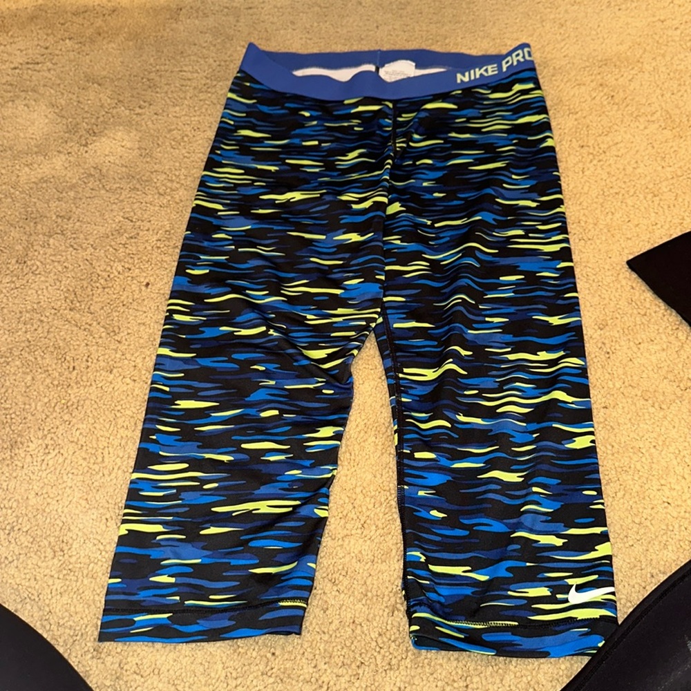 Nike pro crop leggings